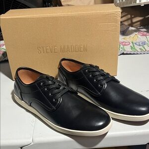 Men’s size 13 Steve Madden Black sneakers with ties Men's Oxfords